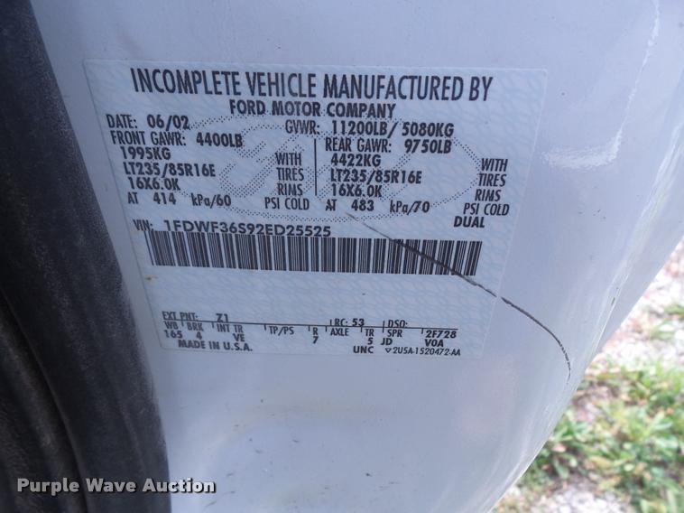 image for item DA3956 2002 Ford F350 Super Duty pickup truck cab and chassis