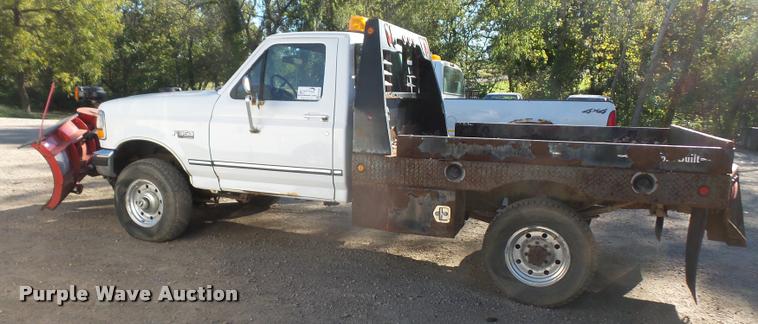 image for item DA3995 1997 Ford F350 pickup truck
