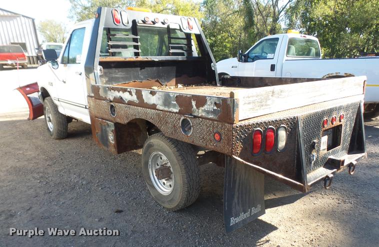 image for item DA3995 1997 Ford F350 pickup truck