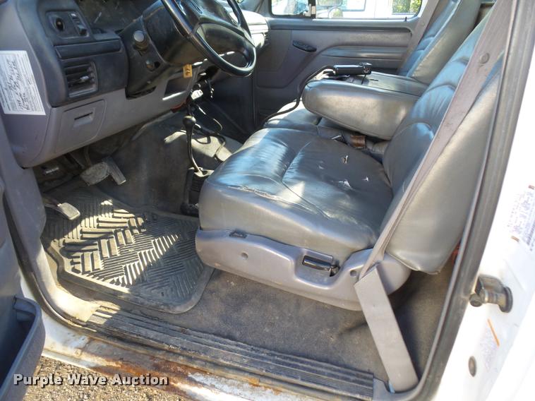 image for item DA3995 1997 Ford F350 pickup truck