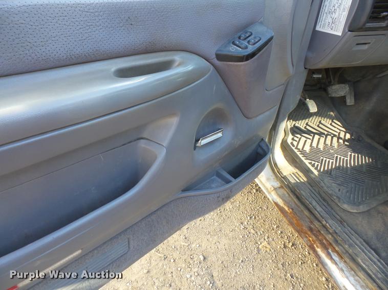 image for item DA3995 1997 Ford F350 pickup truck