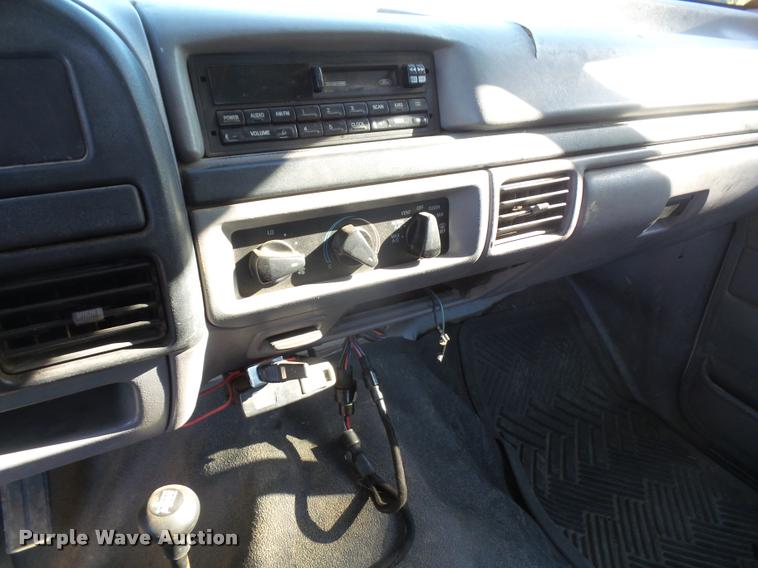 image for item DA3995 1997 Ford F350 pickup truck