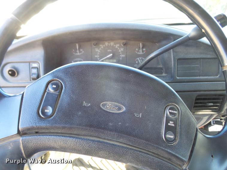 image for item DA3995 1997 Ford F350 pickup truck