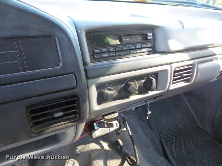 image for item DA3995 1997 Ford F350 pickup truck