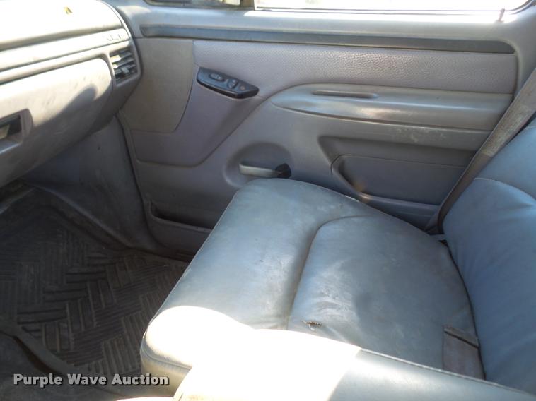 image for item DA3995 1997 Ford F350 pickup truck