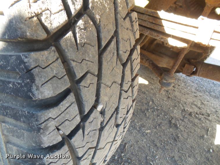 image for item DA3995 1997 Ford F350 pickup truck