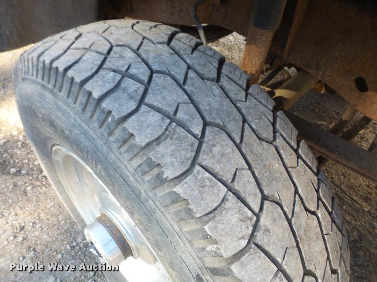 image for item DA3995 1997 Ford F350 pickup truck