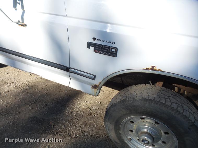 image for item DA3995 1997 Ford F350 pickup truck