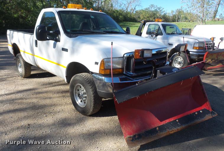 image for item DA3996 2000 Ford F350 Super Duty pickup truck