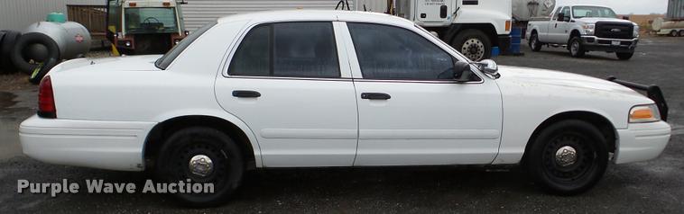 image for item DA8864 2002 Ford Crown Victoria Police Interceptor