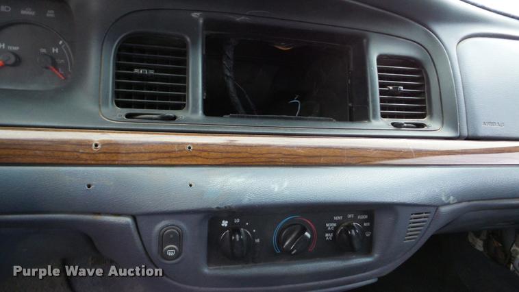 image for item DA8864 2002 Ford Crown Victoria Police Interceptor