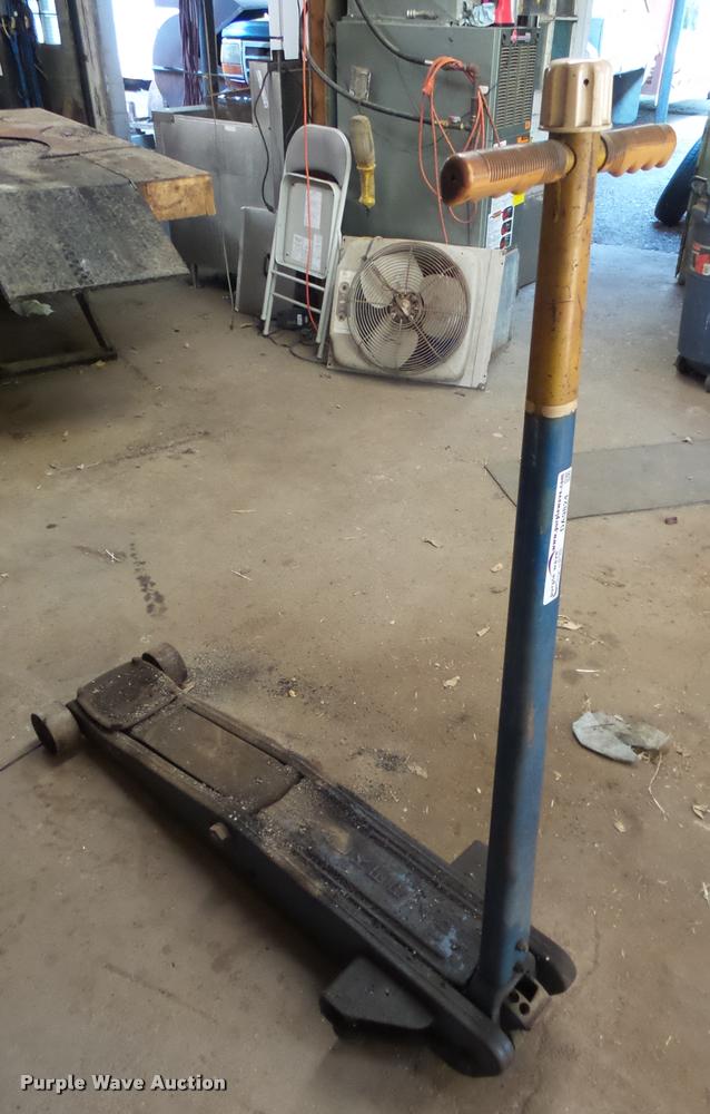 Walker floor jack in Wichita, KS Item DA9824 sold Purple Wave