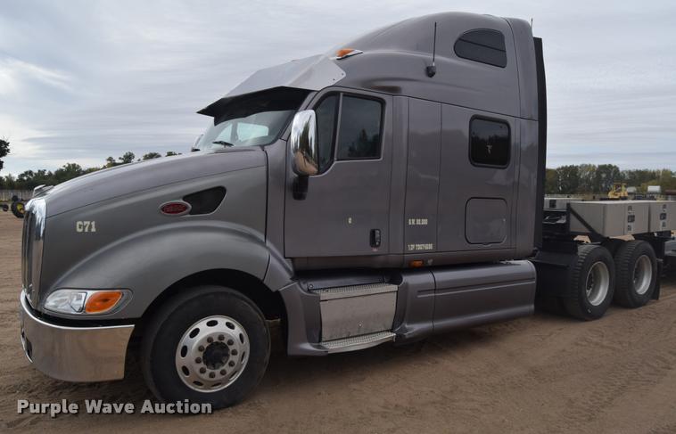 image for item DA9922 2007 Peterbilt 387 semi truck