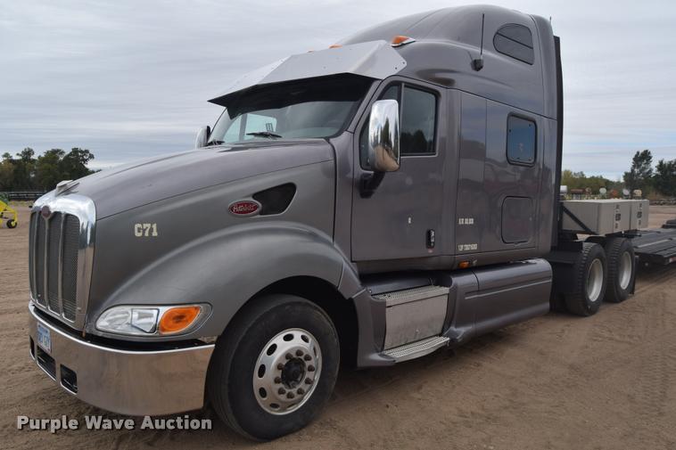 image for item DA9922 2007 Peterbilt 387 semi truck