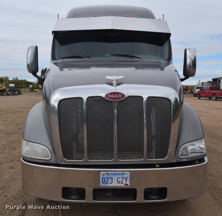 image for item DA9922 2007 Peterbilt 387 semi truck