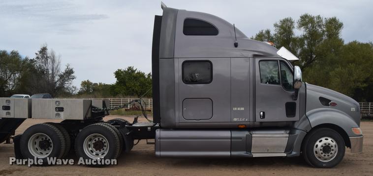 image for item DA9922 2007 Peterbilt 387 semi truck