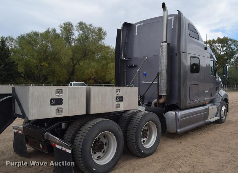 image for item DA9922 2007 Peterbilt 387 semi truck