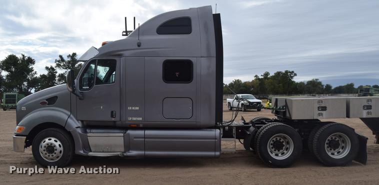 image for item DA9922 2007 Peterbilt 387 semi truck