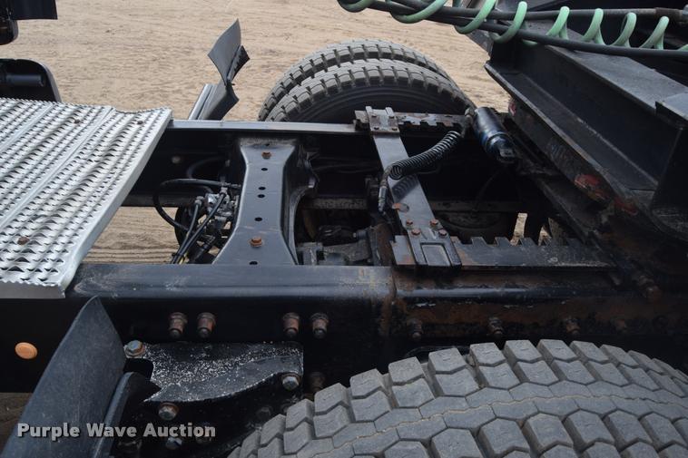 image for item DA9922 2007 Peterbilt 387 semi truck