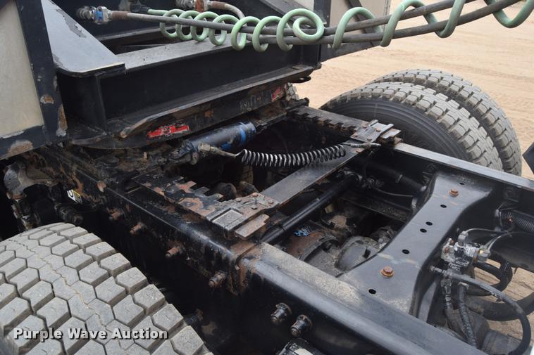 image for item DA9922 2007 Peterbilt 387 semi truck