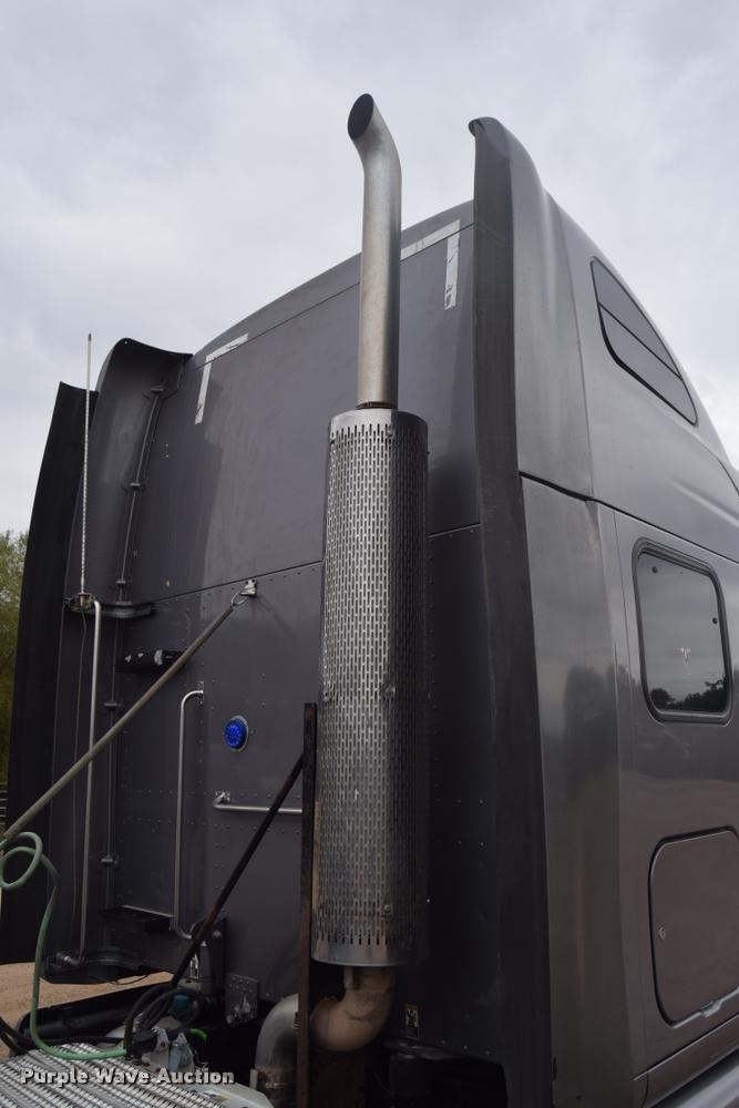 image for item DA9922 2007 Peterbilt 387 semi truck