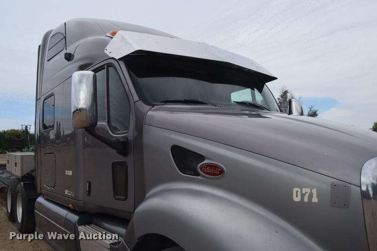 image for item DA9922 2007 Peterbilt 387 semi truck