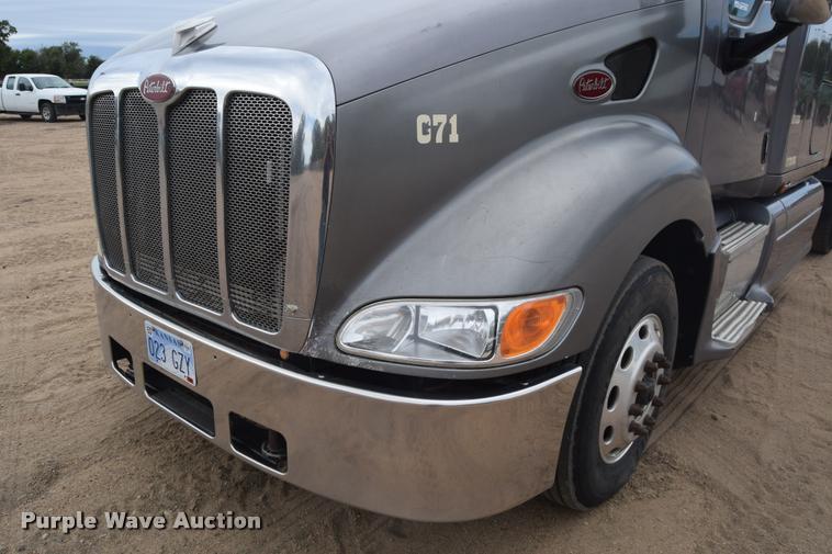 image for item DA9922 2007 Peterbilt 387 semi truck