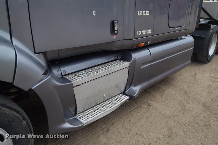 image for item DA9922 2007 Peterbilt 387 semi truck