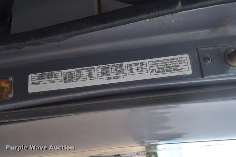 image for item DA9922 2007 Peterbilt 387 semi truck