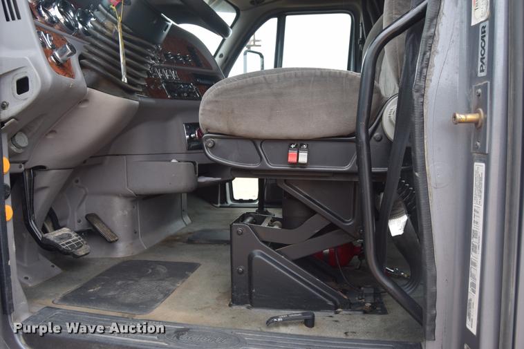 image for item DA9922 2007 Peterbilt 387 semi truck