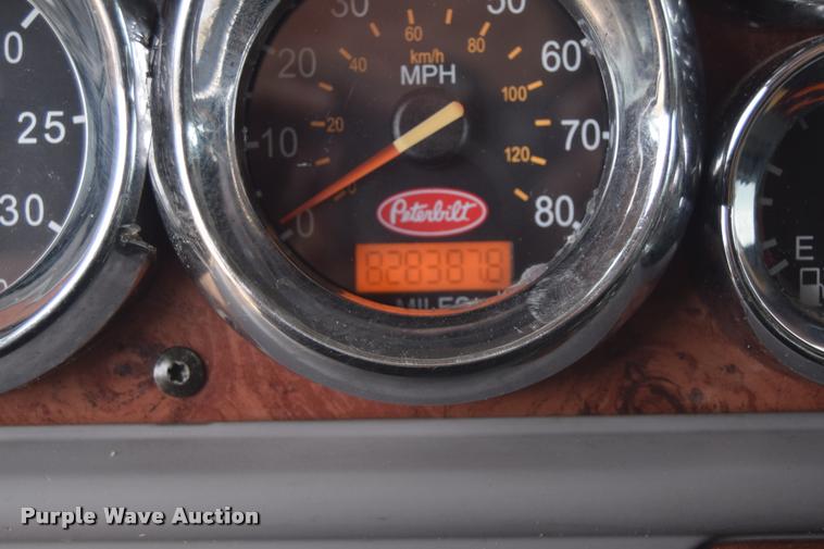 image for item DA9922 2007 Peterbilt 387 semi truck