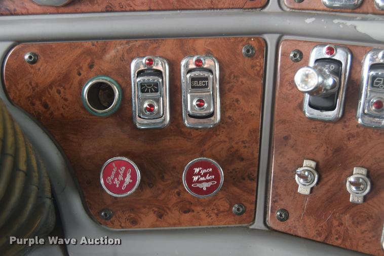 image for item DA9922 2007 Peterbilt 387 semi truck