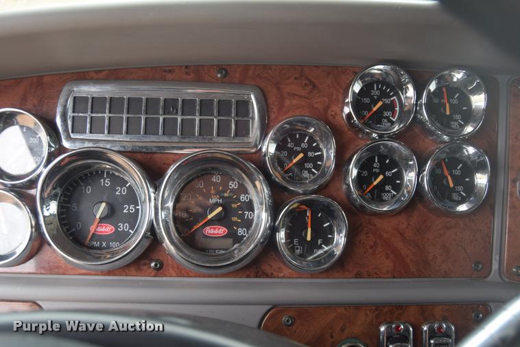 image for item DA9922 2007 Peterbilt 387 semi truck