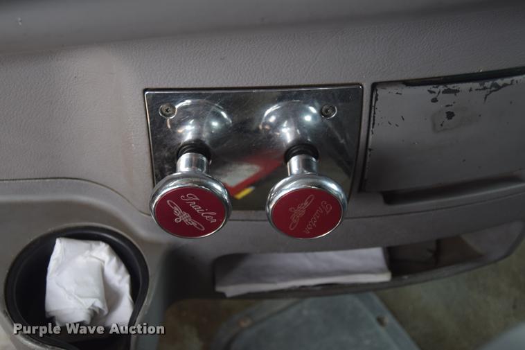 image for item DA9922 2007 Peterbilt 387 semi truck