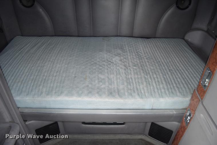 image for item DA9922 2007 Peterbilt 387 semi truck