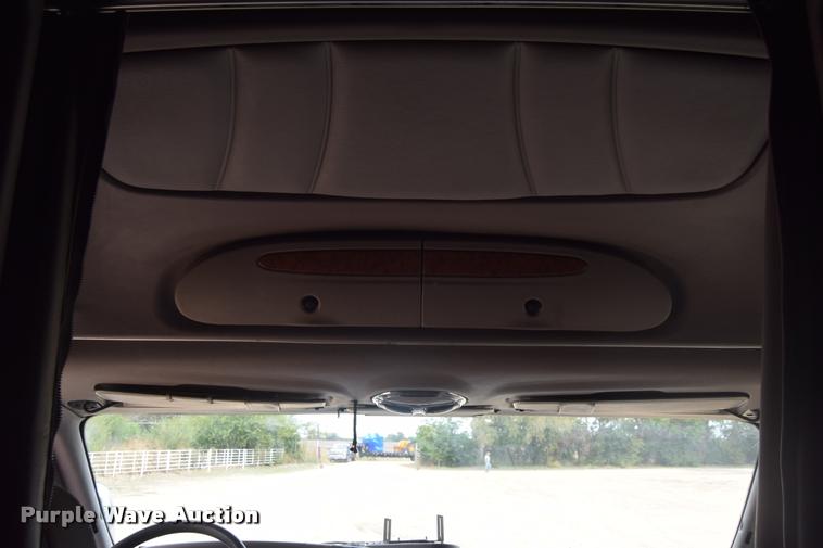 image for item DA9922 2007 Peterbilt 387 semi truck