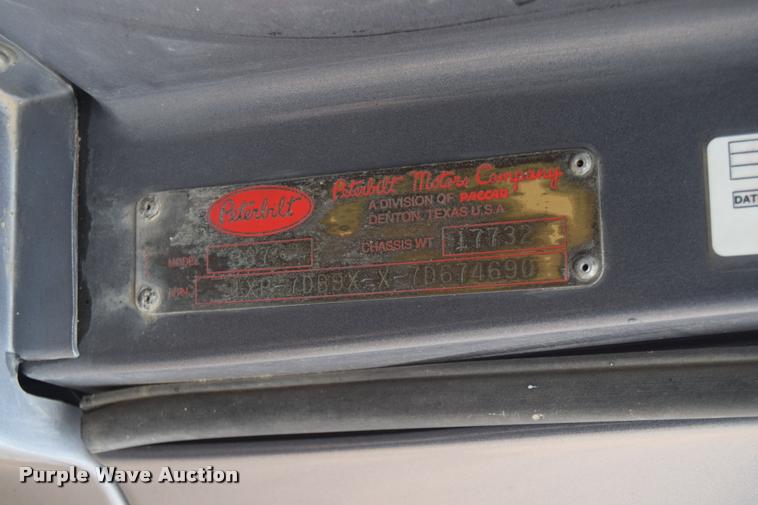 image for item DA9922 2007 Peterbilt 387 semi truck