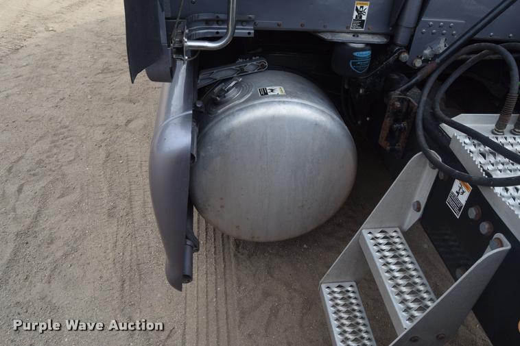 image for item DA9922 2007 Peterbilt 387 semi truck