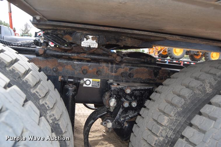 image for item DA9922 2007 Peterbilt 387 semi truck