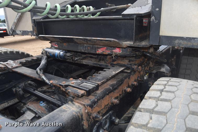 image for item DA9922 2007 Peterbilt 387 semi truck