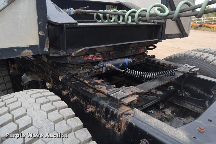 image for item DA9922 2007 Peterbilt 387 semi truck