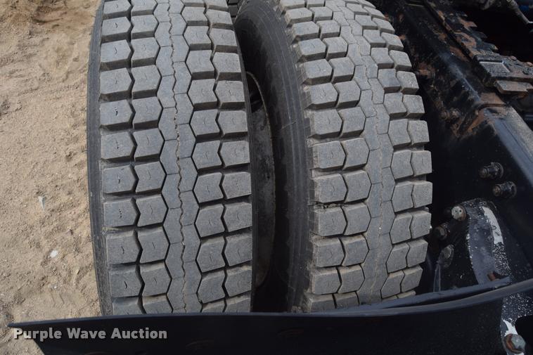 image for item DA9922 2007 Peterbilt 387 semi truck