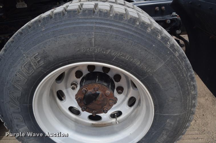 image for item DA9922 2007 Peterbilt 387 semi truck