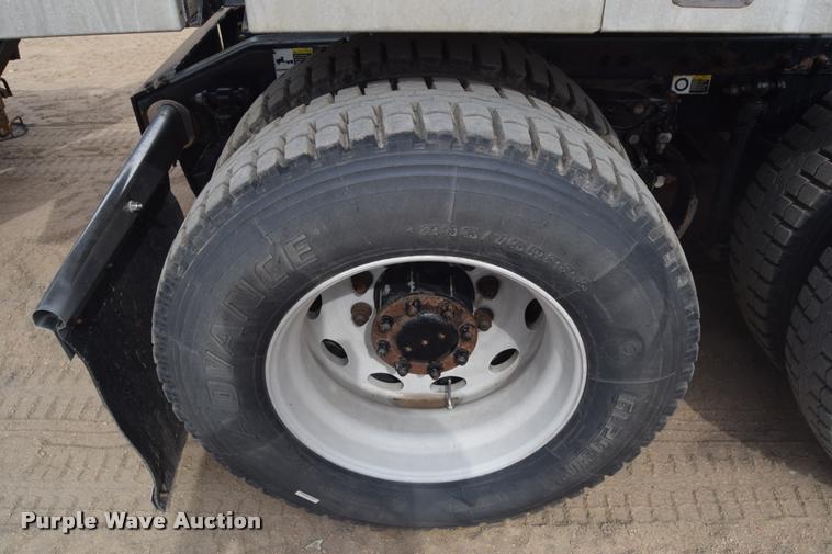 image for item DA9922 2007 Peterbilt 387 semi truck