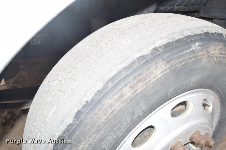 image for item DA9922 2007 Peterbilt 387 semi truck