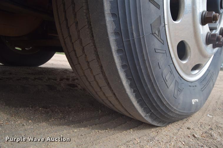 image for item DA9922 2007 Peterbilt 387 semi truck