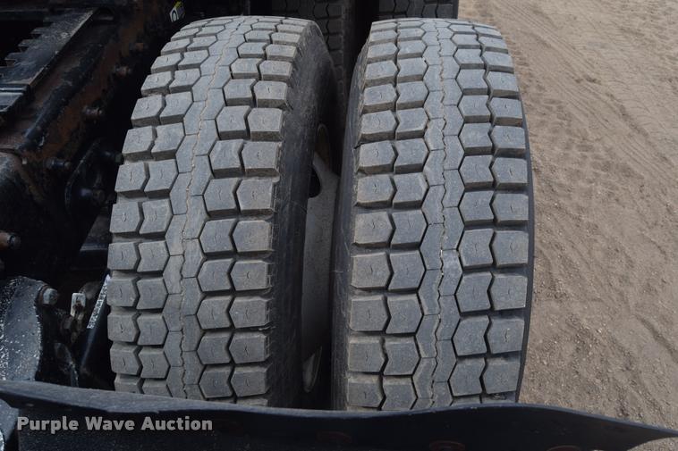 image for item DA9922 2007 Peterbilt 387 semi truck