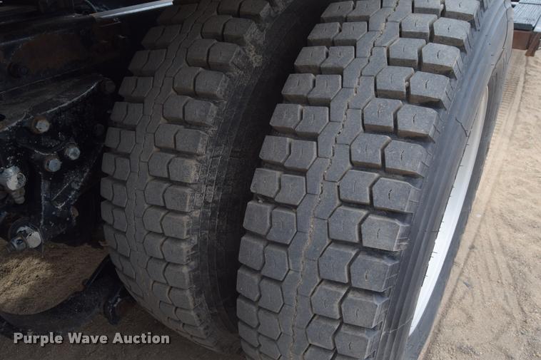 image for item DA9922 2007 Peterbilt 387 semi truck