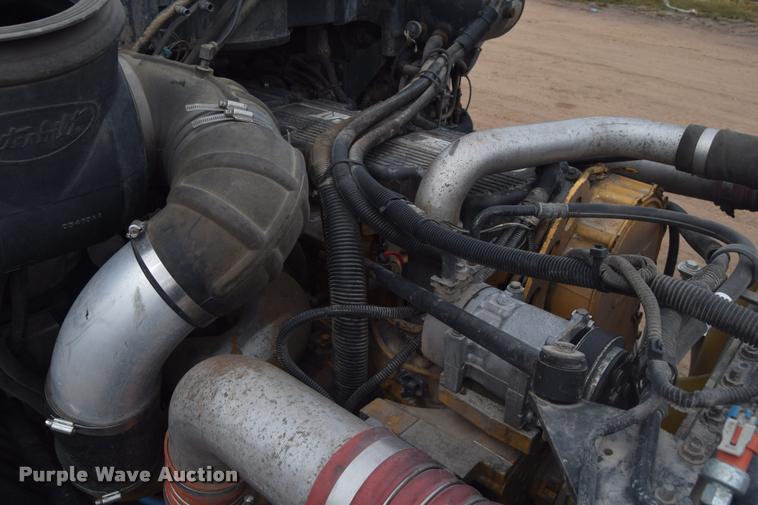 image for item DA9922 2007 Peterbilt 387 semi truck