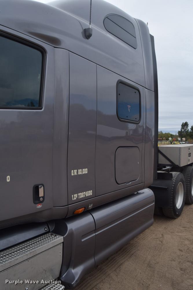 image for item DA9922 2007 Peterbilt 387 semi truck